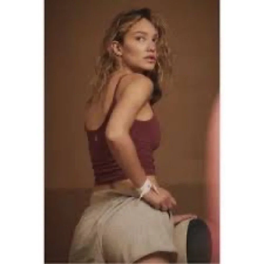NWOT FREE PEOPLE MOVEMENT GOOD KARMA RUCHED CROP TANK. Size Medium/Large - Picture 3 of 6